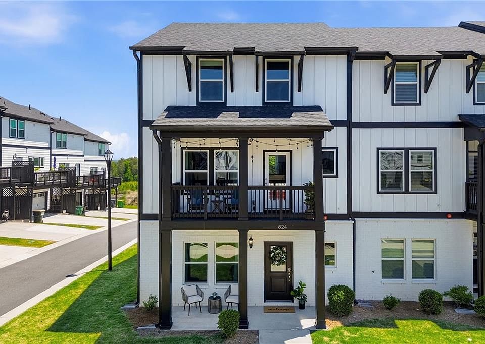 1st image of 824 Mackay Crk