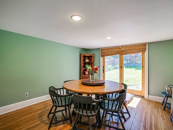 5th image of 82 Fox Ln
