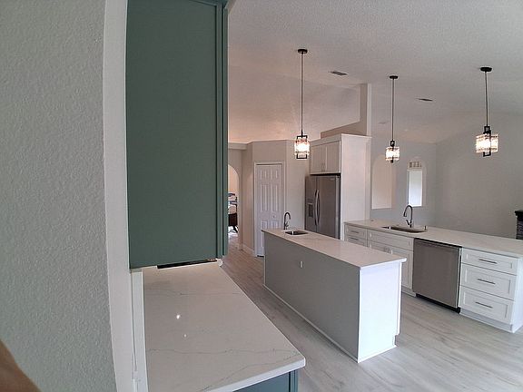 5th image of 18063 Parrot Rd
