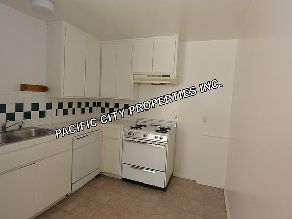 5th image of 646 Ximeno Ave APT A