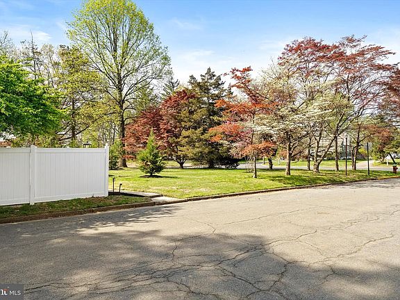4th image of 2164 Pennington Rd