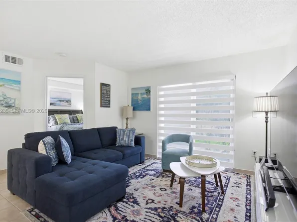 400 Palm Cir W APT 102, Hollywood, FL 33025
