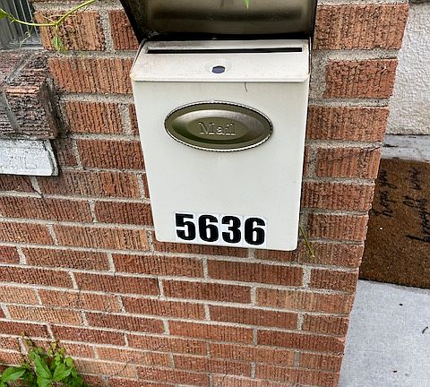 Oversized mailbox