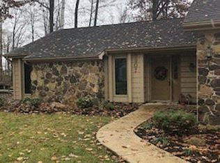 8907 Village Grove Dr, Fort Wayne, IN 46804