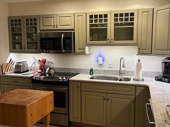 2nd image of 306 Country Side Rd Unit 306