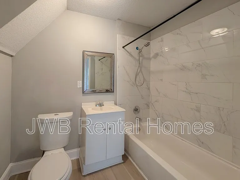 421 Golfair Blvd — Photo 9