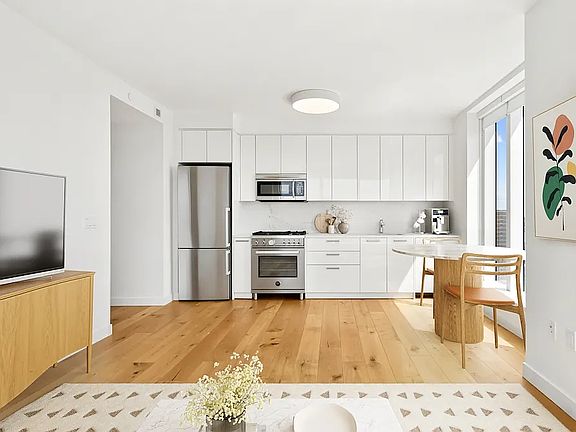 5th image of 180 Broome St APT 2310