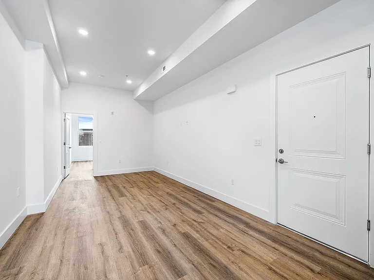 869 N 43rd St — Photo 11