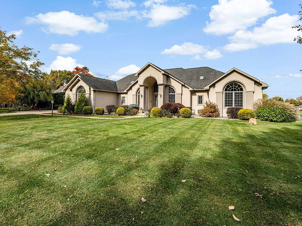 1st image of 33044 Lake Forest Ct