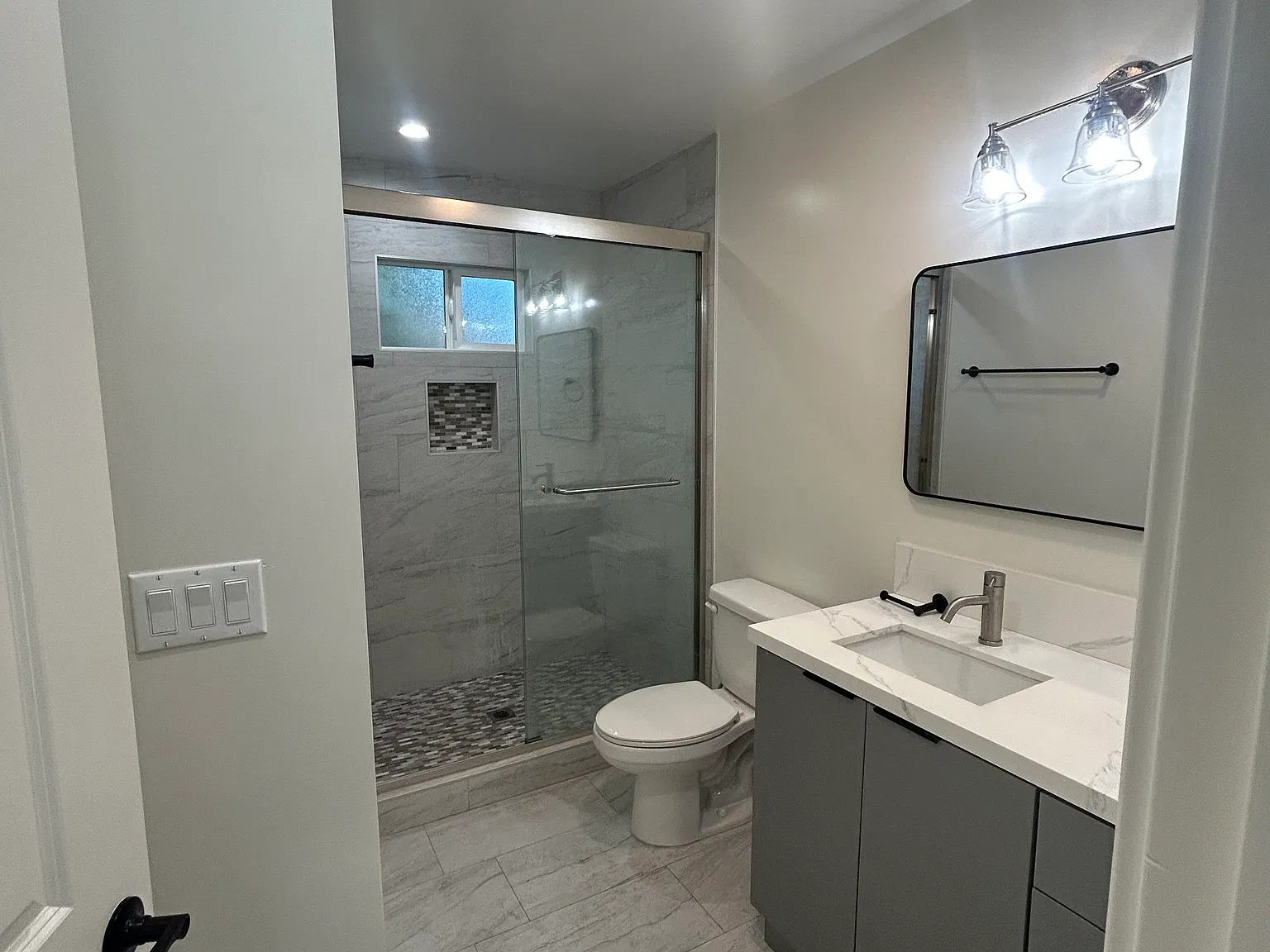 2 bed, 573 sqft, $2,300 — Photo 3