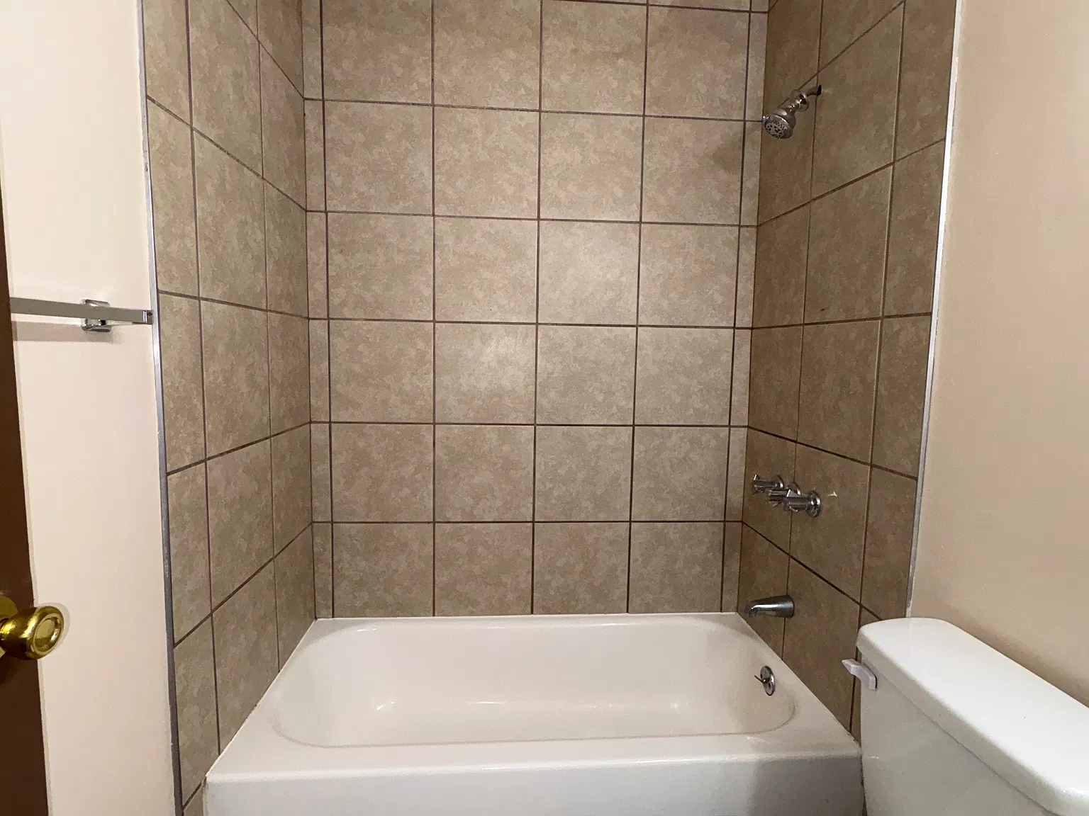 4 bed, 1100 sqft, $1,295 — Photo 3