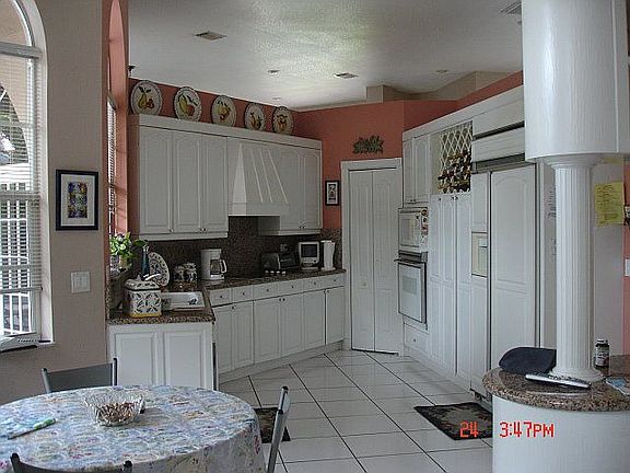 Breakfast Table & Kitchen