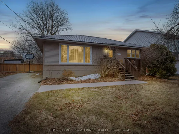 386 McEwen Dr, Kingston, ON K7M 3W3