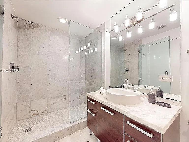 244 Biscayne Blvd #704 — Photo 21