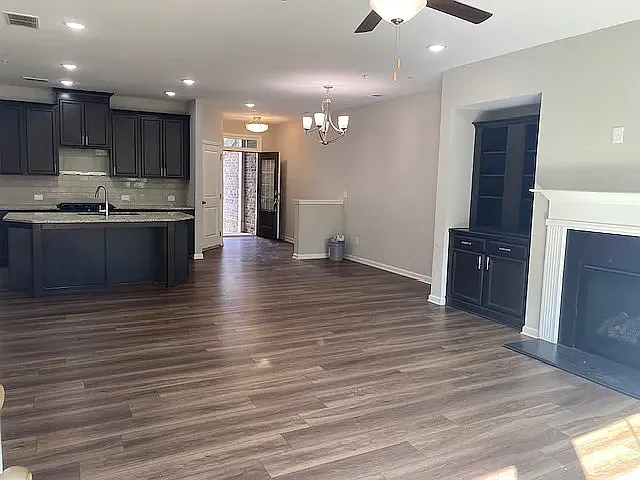 1368 Endicott Ct — Photo 13