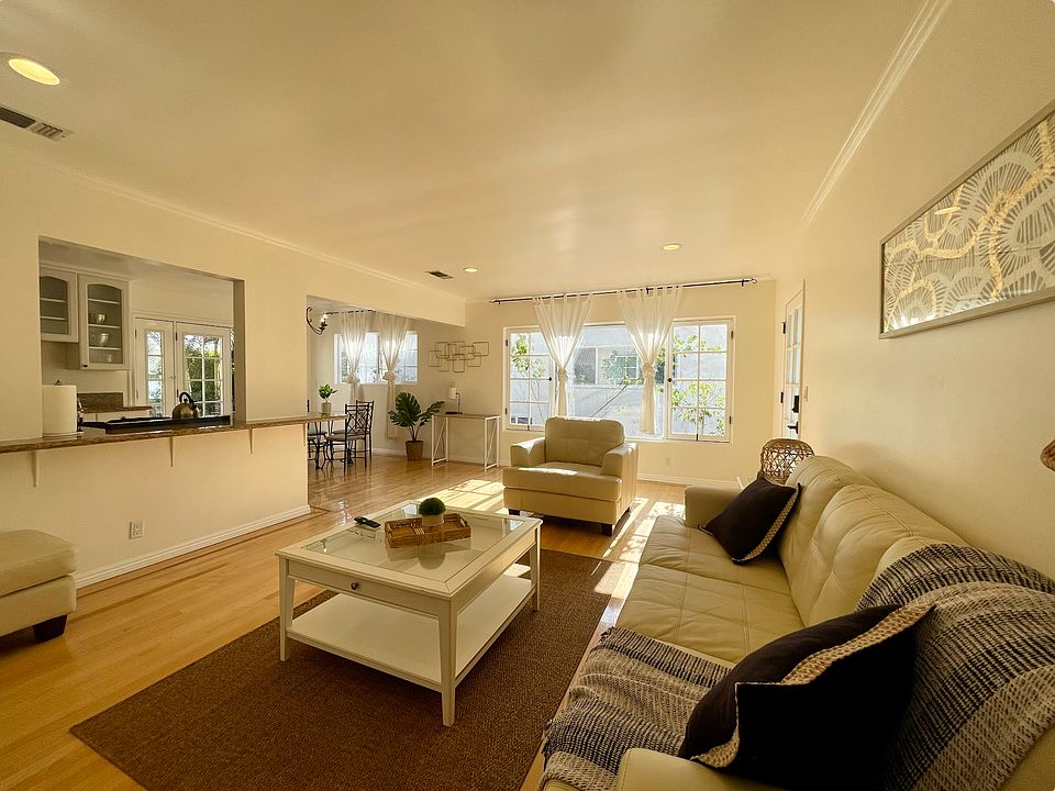 1st image of 834 Lincoln Blvd #E