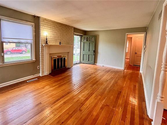 3rd image of 1522 W 27th Ter S