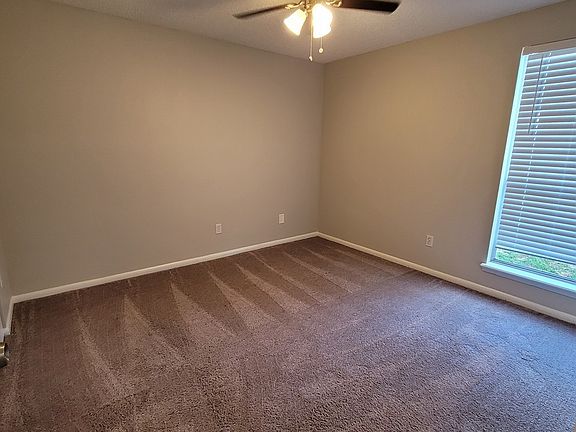 5th image of 2437 Oakview Dr