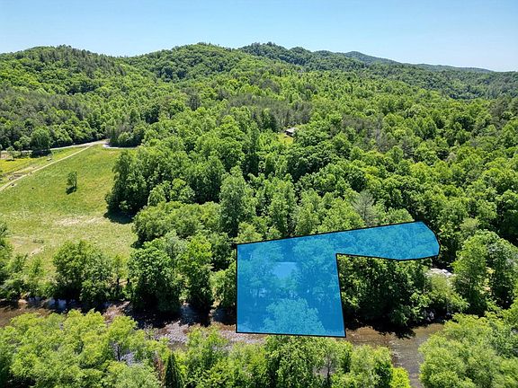45th image of 198 Riverbend Dr
