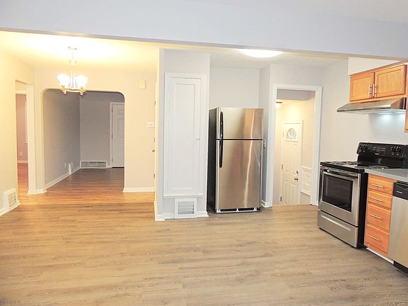 5th image of 611 E 250th St