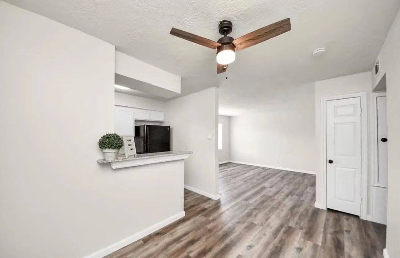 2 bed, 1.0 bath, 9900 sqft, $1,200 — Photo 1