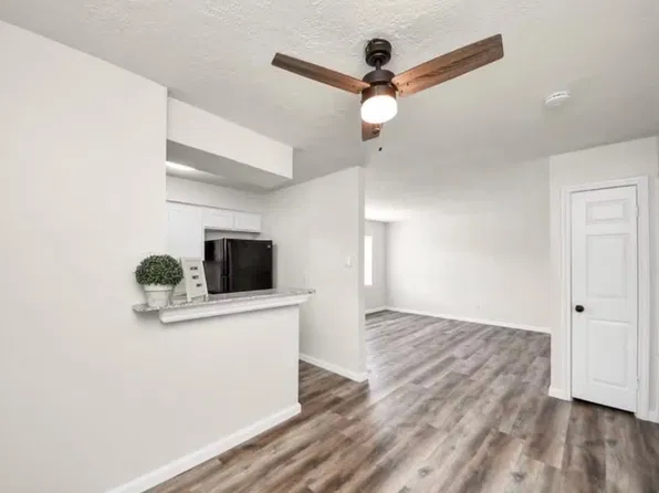 2110 Melbourne St APT 12, Houston, TX 77026