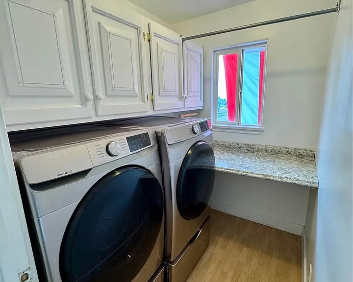 675 E 500 N — Photo 36
