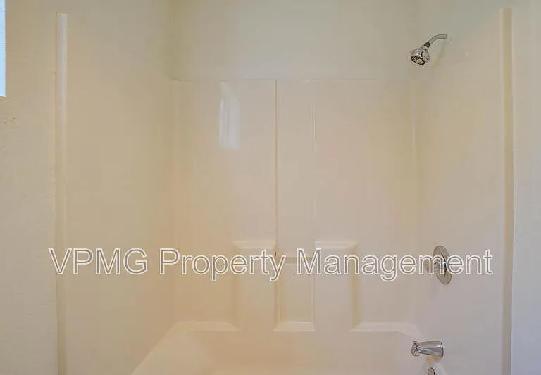 10412 NE 71st St — Photo 15