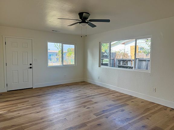 3rd image of 438 N Magnolia Avenue