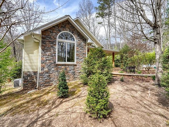 3rd image of 339 Henderson Rd