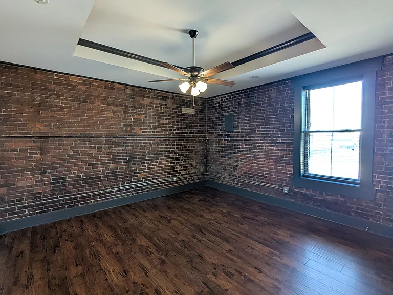 126 W A St #1B — Photo 15