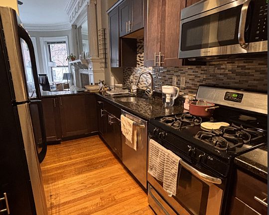 3rd image of 39 Bay State Rd APT 5F