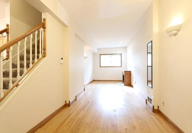 1257 W Flournoy St #1R — Photo 3