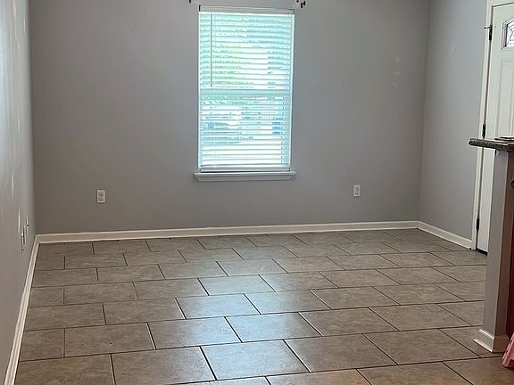4th image of 3662 Clematis St