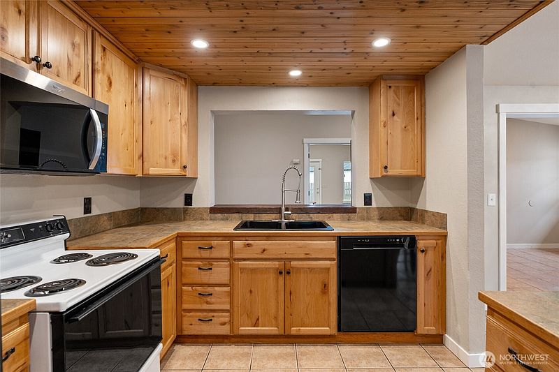 5th image of 6408 366th Street Ct E