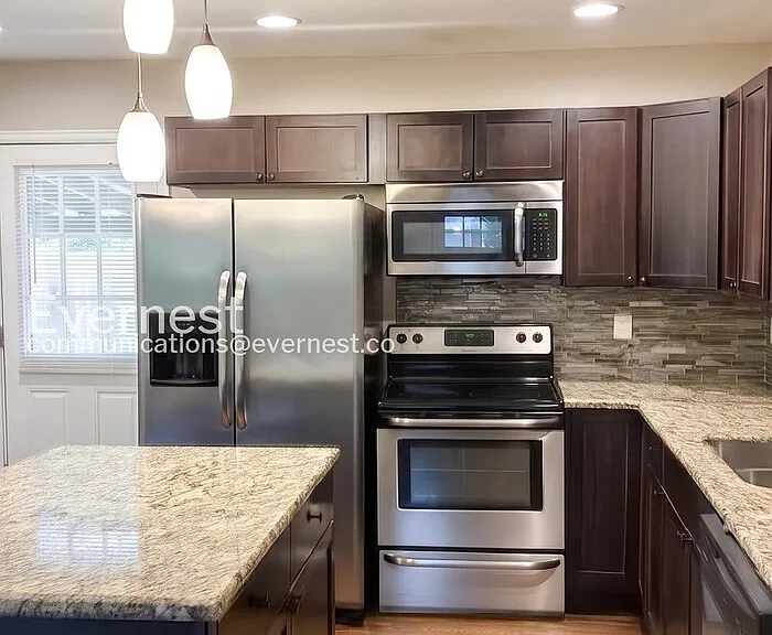 226 Columbine Ct — Photo 2
