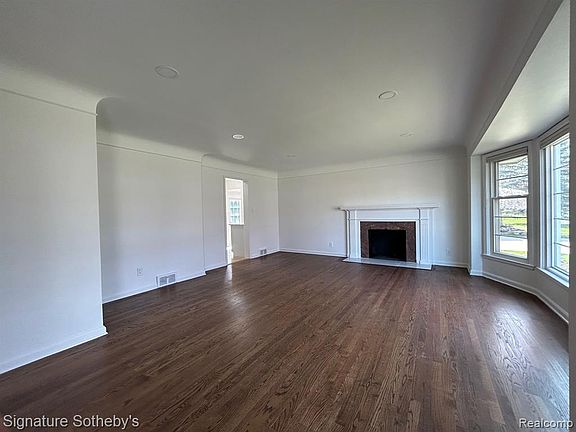 2nd image of 2194 Dorchester Rd
