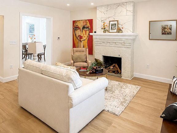 4th image of 26 Elmhurst Ave
