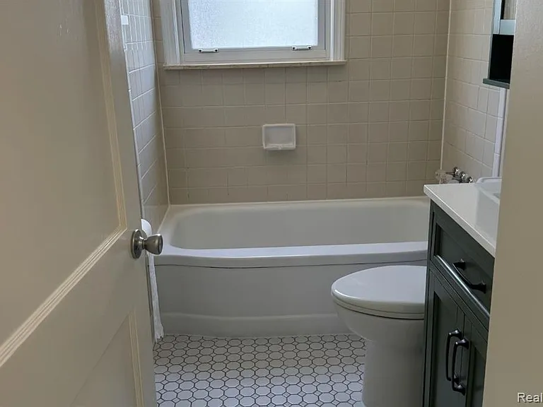 128 Girard Ave — Photo 11