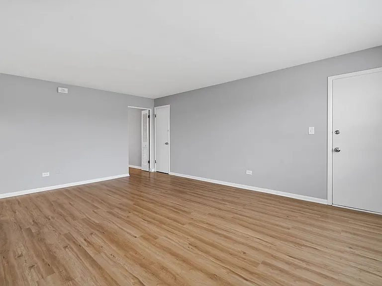 34-46 Kensington Apartments — Photo 7