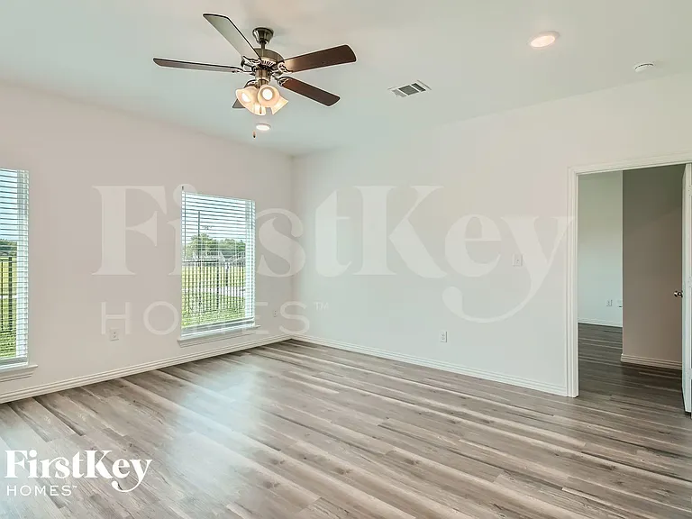 7360 Parkside Place Dr — Photo 5