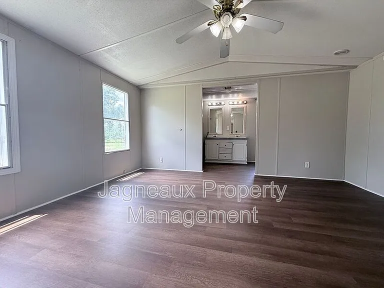 508 N Boone St — Photo 10
