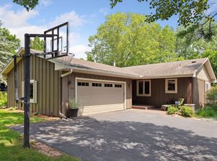 2210 Fountain Ln N, Plymouth, MN 55447