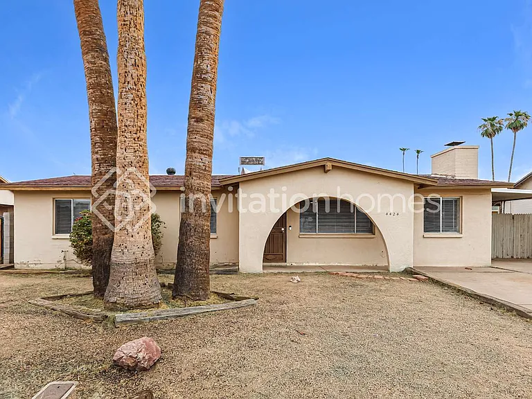 4424 W Caron St — Photo 1