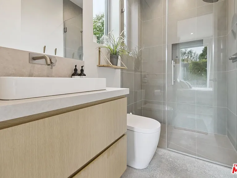 1310 Preston Way — Photo 10