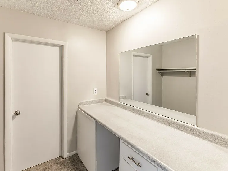 The Wallace Apartments — Photo 30
