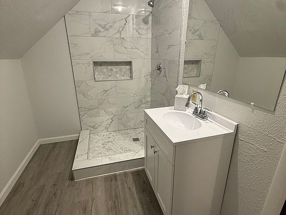 Newly Remodeled 2nd floor bathroom
