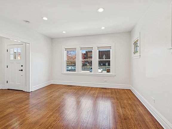 3rd image of 933 Ferdinand Ave