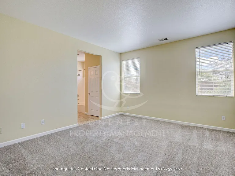 1746 Barney Ave — Photo 11