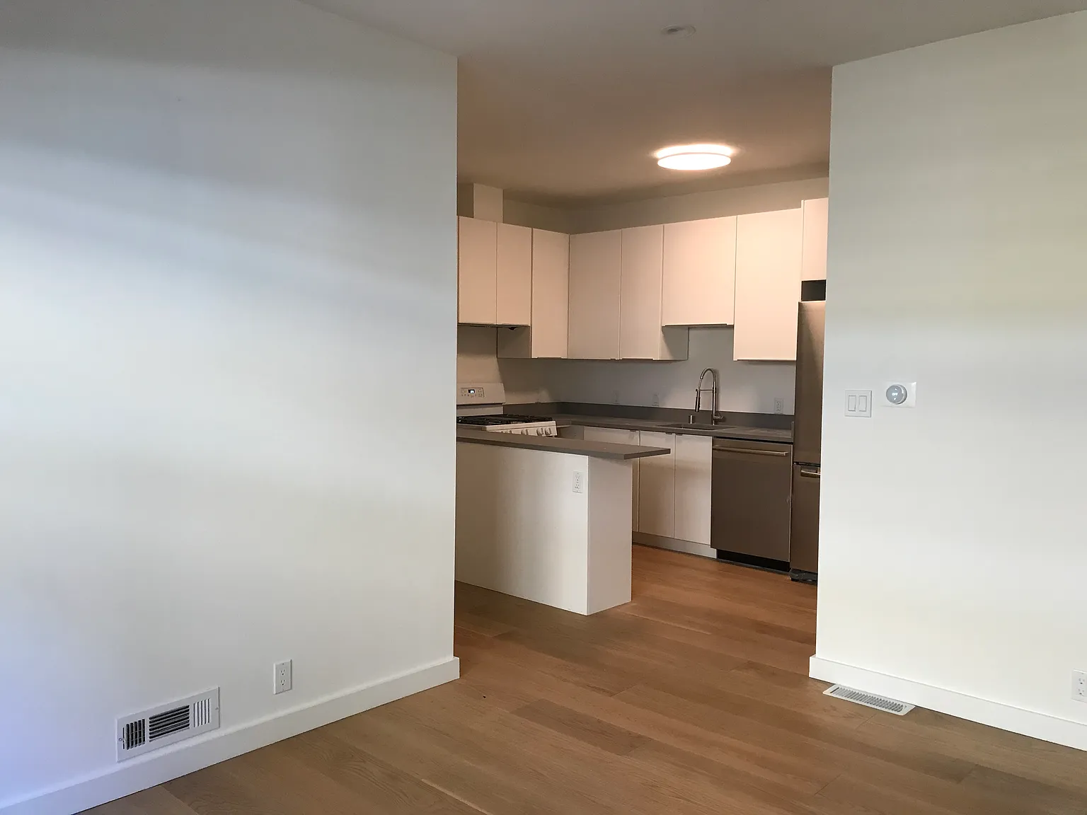 1 bed, 650 sqft, $2,275 — Photo 2